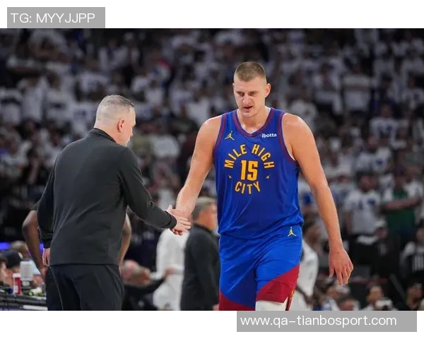 首发场均15分7篮板7助攻且命中两记三分的球员仅有三人包括威少约基奇和077